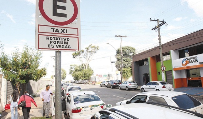 Goiânia abre seleção para vagas rotativas de táxis em terminais rodoviários