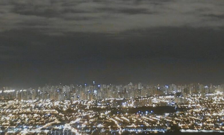 Frente fria avança por Goiás e traz mudança no tempo com previsão de chuvas isoladas