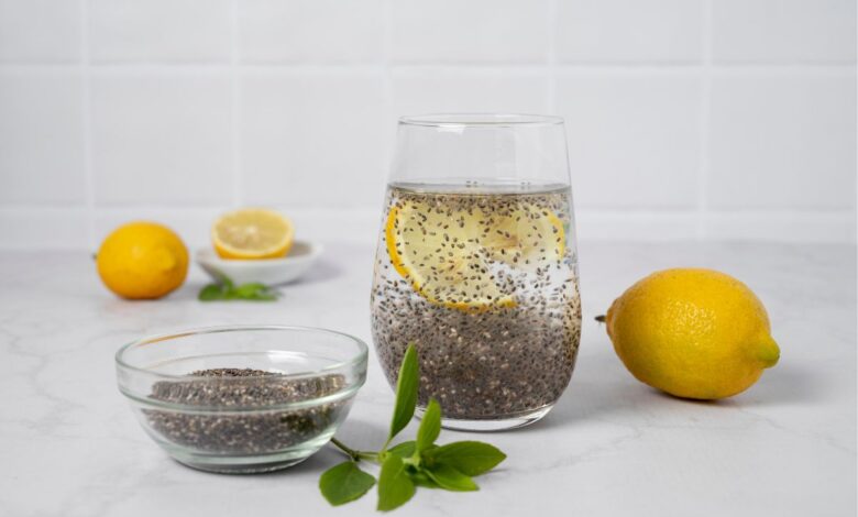 Água de chia com limão: a receita da vovó que promete auxiliar na saúde intestinal e saciedade