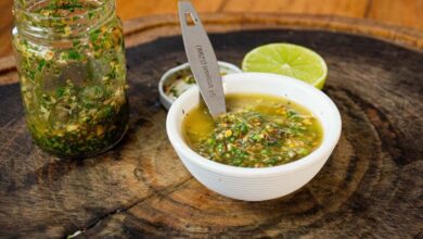Além do sal grosso: o molho chimichurri que eleva o sabor do churrasco caseiro