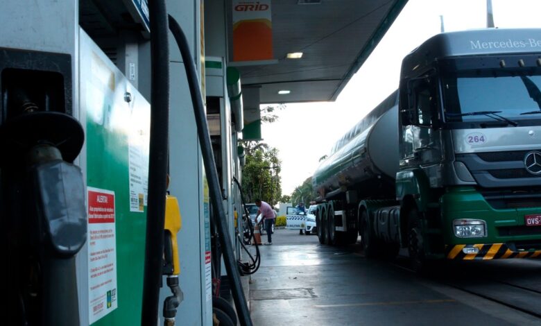 Desconto no diesel: Petrobras reduz preço para distribuidoras após subvenção federal