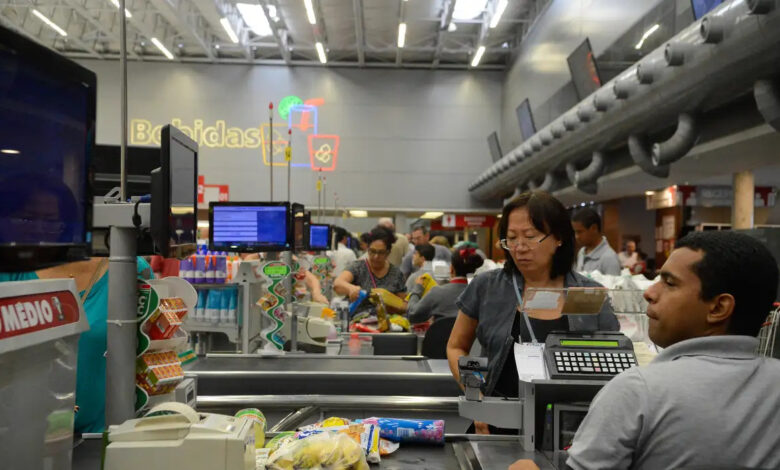 Super a Atacadista chega a São José e intensifica disputa por consumidores