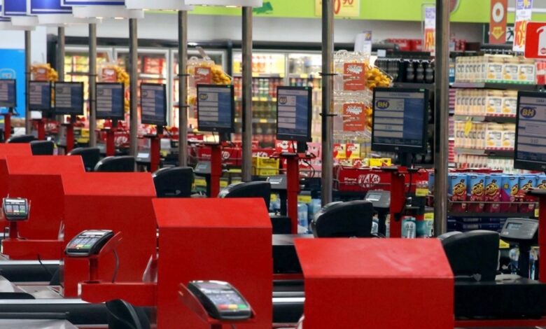 Crise de mão de obra: supermercados e padarias enfrentam desafio para contratar no Brasil