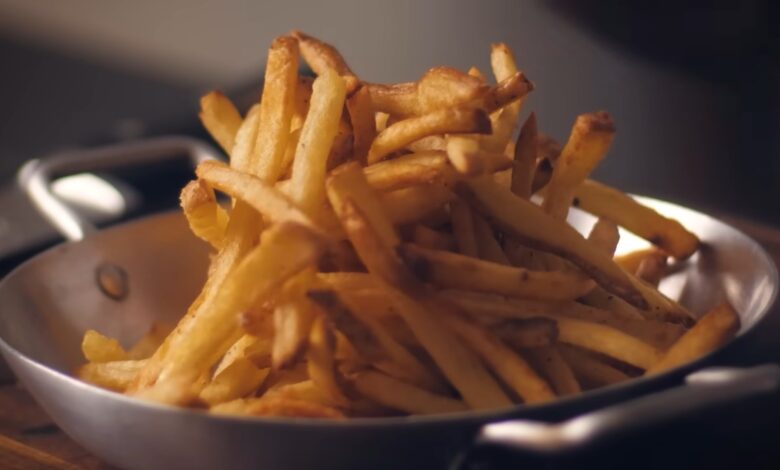 Aprenda o segredo dos restaurantes para a batata frita crocante e macia