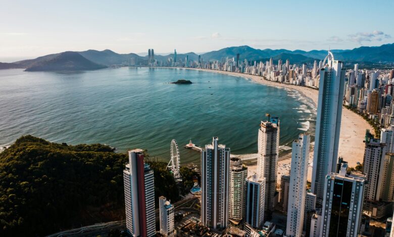 Itapema supera Balneário Camboriú e assume liderança do metro quadrado mais caro do Brasil