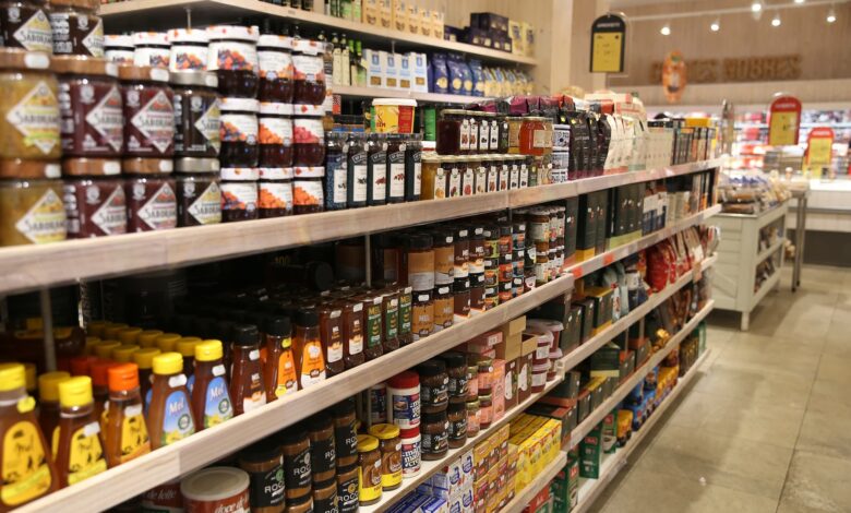 Supermercados goianos contestam limite de horário aos domingos e buscam alternativas legais