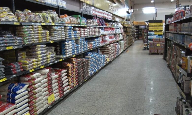 Divergência de preços no supermercado: saiba como agir quando o caixa cobra valor diferente da prateleira