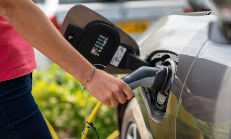 Nova lei da energia redefine custos e recarga para carros elétricos no Brasil