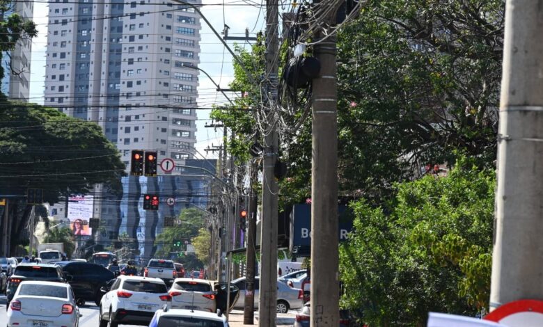 Goiânia endurece fiscalização contra fios soltos e prevê multas de até R$ 40 mil para empresas