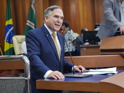 Câmara de Goiânia aprova reajuste salarial para professores da rede municipal