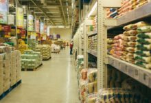 Supermercados em Goiás enfrentam multa de R$ 500 por funcionário após as 11h aos domingos