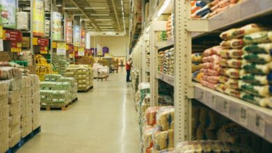 Supermercados em Goiás enfrentam multa de R$ 500 por funcionário após as 11h aos domingos