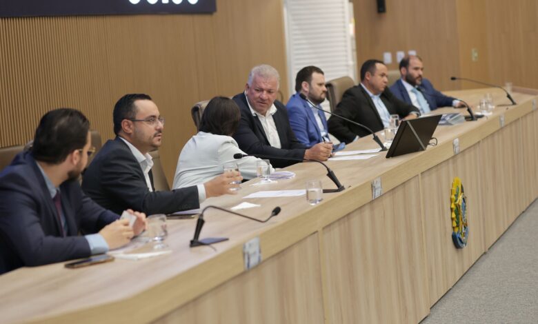 Câmara de Aparecida de Goiânia recebe lideranças políticas para debate sobre gestão e democracia