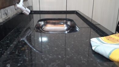 Como remover manchas de bancadas de mármore e granito com técnica caseira eficiente