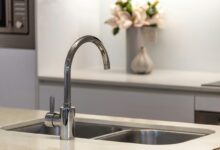 Inox conquista cozinhas modernas e se firma como alternativa prática ao granito