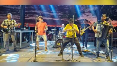 TV Anhanguera celebra Dia do Mídia com arraiá e show da Zabumba Beach para profissionais em Goiânia