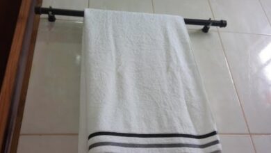 Toalhas impecáveis: uma colher de produto simples elimina sujeira e encardido