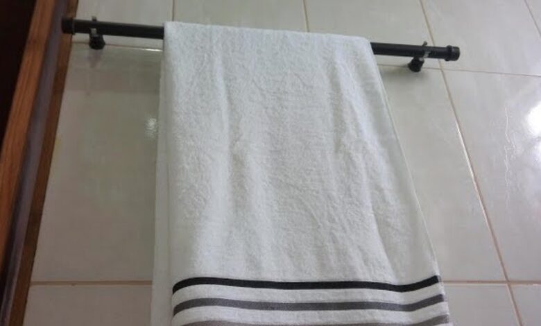 Toalhas impecáveis: uma colher de produto simples elimina sujeira e encardido