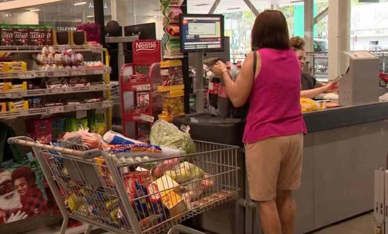 Como economizar muito nas compras e garantir a viagem de fim de ano