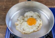 Desvendando o ovo frito perfeito: chefs revelam segredos para uma refeição impecável