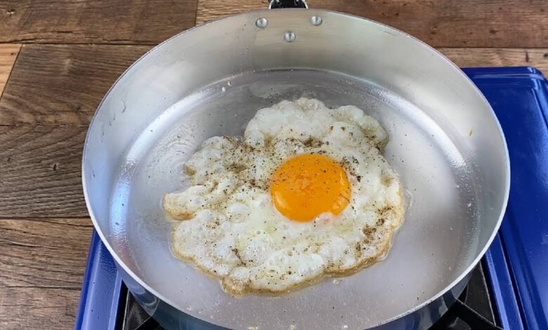 Desvendando o ovo frito perfeito: chefs revelam segredos para uma refeição impecável