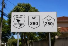 Placas de trânsito no Brasil: escudo, pentágono e retângulo revelam a identidade das rodovias