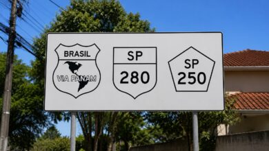 Placas de trânsito no Brasil: escudo, pentágono e retângulo revelam a identidade das rodovias