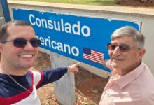 Sonho americano desfeito: avô e neto morrem em queda de avião após tirar visto para os EUA