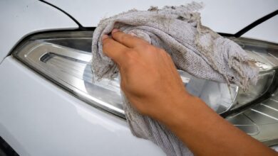 Como remover o amarelado dos faróis do carro usando apenas dois itens domésticos