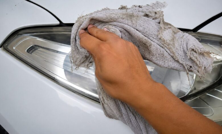 Como remover o amarelado dos faróis do carro usando apenas dois itens domésticos