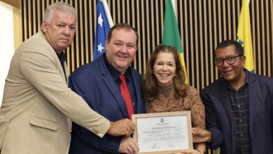 Câmara de Aparecida de Goiânia homenageia diretores da rede municipal de ensino