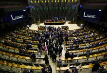 Projeto contra misoginia enfrenta impasse na Câmara por debate sobre liberdade religiosa