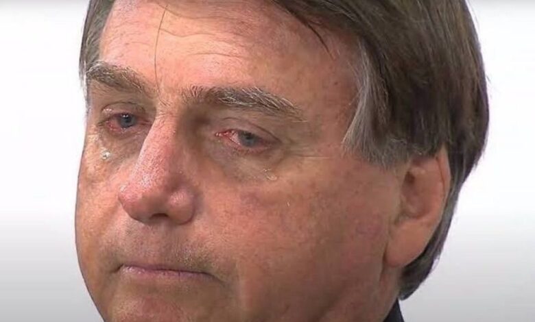Apreensão de arma de Bolsonaro em blitz abala chance de prorrogação de prisão domiciliar