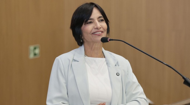 PSB oficializa Isaura Lemos como pré-candidata ao Senado em Goiás