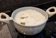 O segredo do arroz branco perfeito que atravessa gerações na cozinha