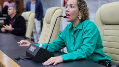 Câmara municipal aprova projeto que exige identificação de homenageados em prédios públicos