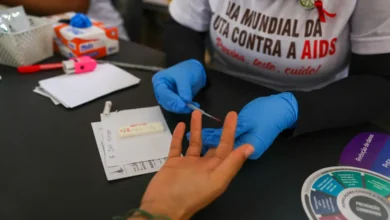 Estigma e desinformação sobre HIV ameaçam controle da doença no Brasil