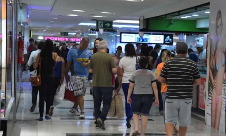 Negociação coletiva será crucial para abertura do comércio em feriados a partir de 2026