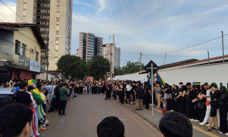 Anápolis se despede comovida de diretora de escola e sua companheira