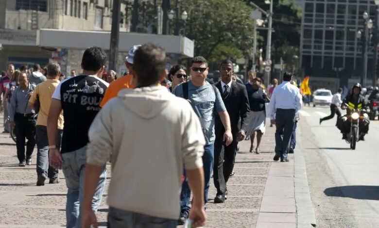 Entenda como a renda define as classes sociais no Brasil segundo especialistas