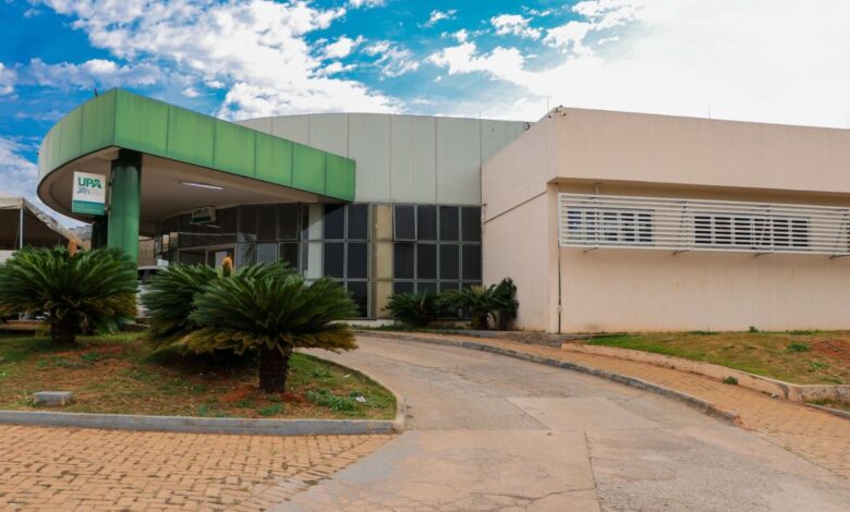 Polícia investiga homicídio de homem esfaqueado em frente a bar em Senador Canedo