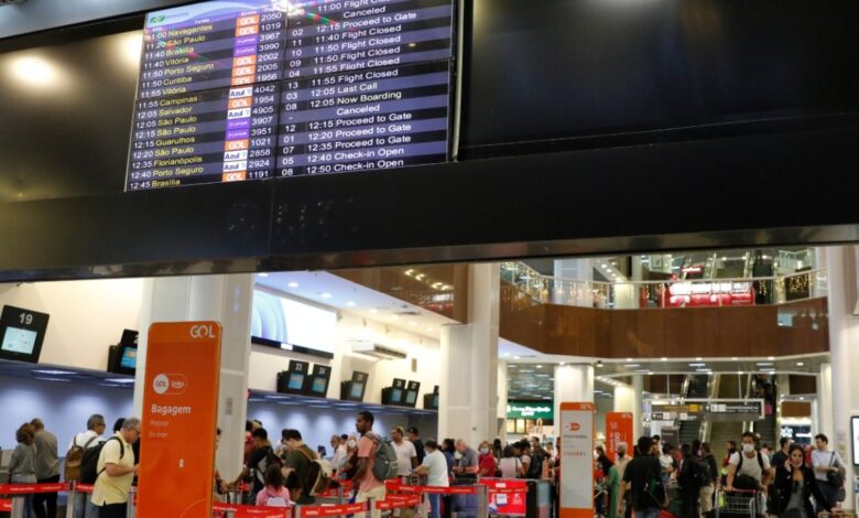 Direitos do passageiro nas férias de julho: saiba como garantir reembolso e assistência em viagens