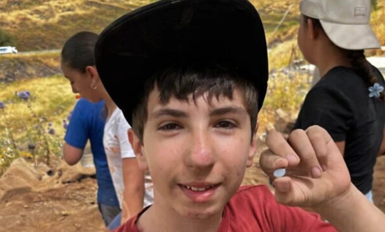 Estudante encontra joia rara de 1.500 anos em sítio arqueológico de Israel