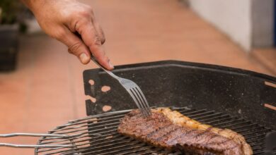 O erro comum no churrasco que compromete a suculência da carne
