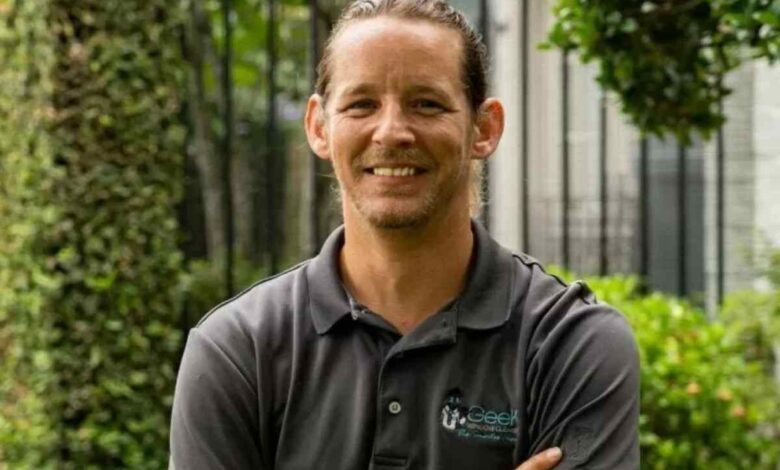 Com US$ 100, ex-universitário transforma limpeza de janelas em empresa de R$ 5 milhões