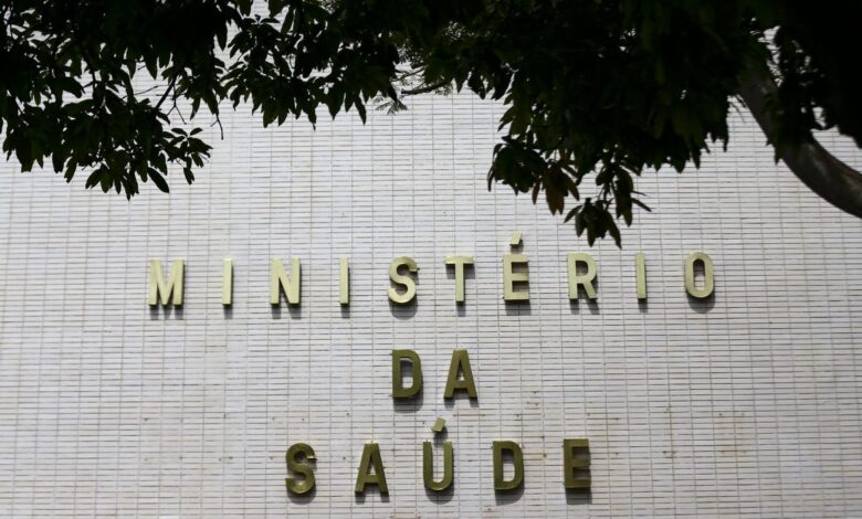 garotas. Enquanto os meninos aparecem em 38% dos casos, as meninas e adolescente