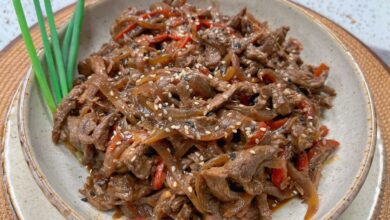 Desvendando o segredo da carne macia: técnica chinesa com bicarbonato e corte contra a fibra