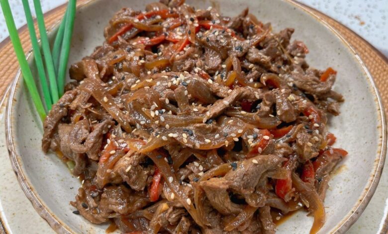 Desvendando o segredo da carne macia: técnica chinesa com bicarbonato e corte contra a fibra