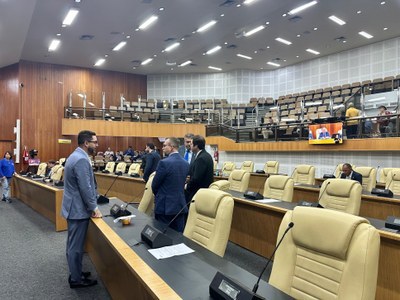 Câmara de Goiânia derruba vetos do prefeito em projetos sobre autismo, educação e licença-paternidade