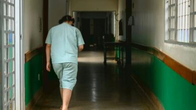 Adolescente com autismo e esquizofrenia deixa hospital em Luziânia após um ano de internação